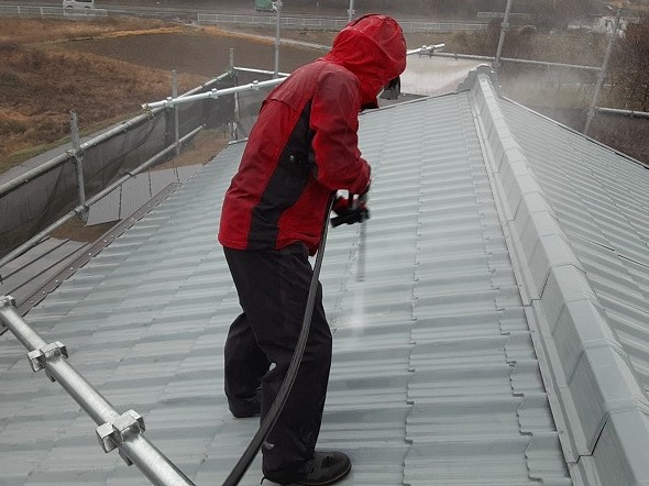 屋根の洗浄作業